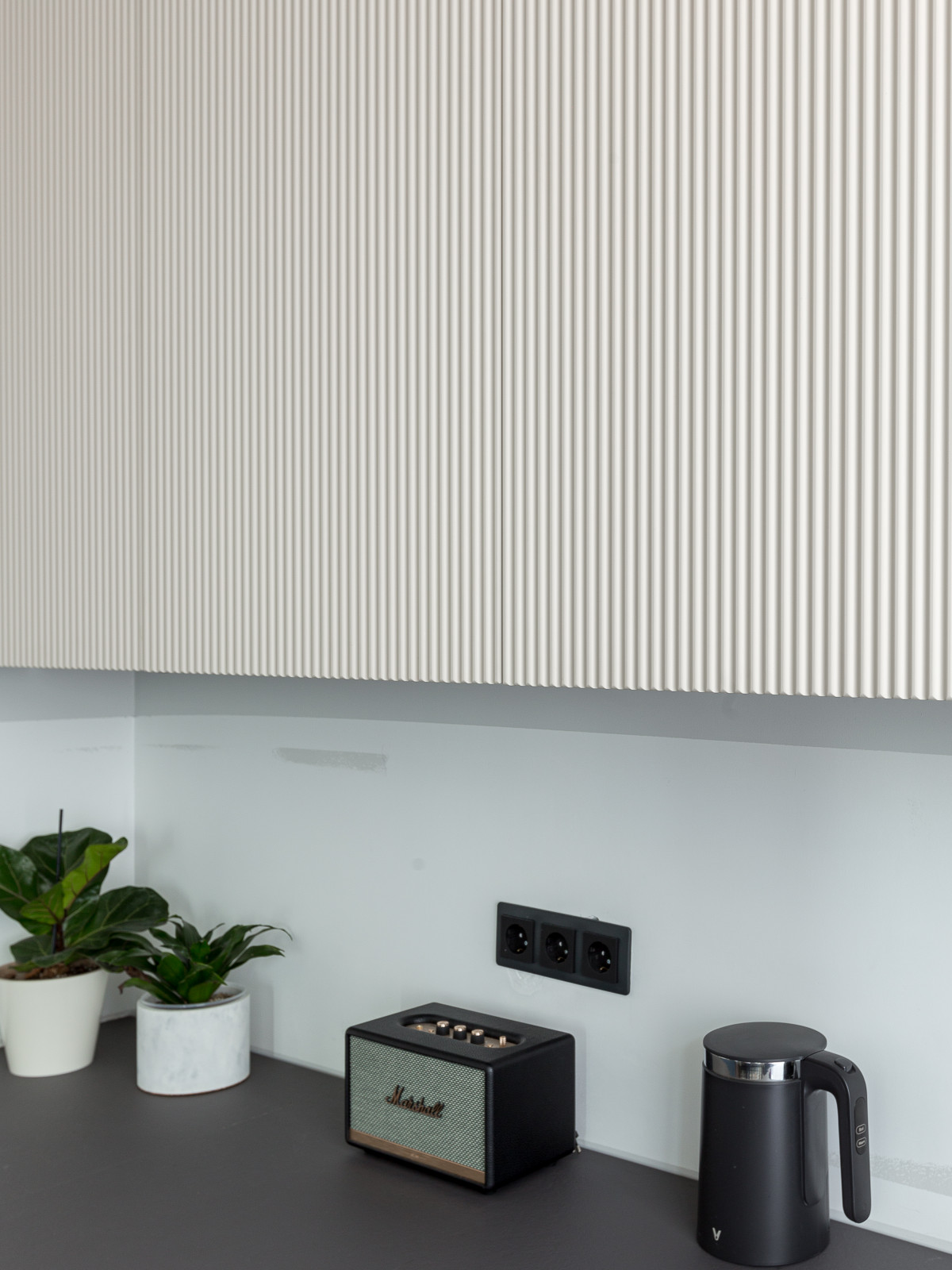 Синяя кухня и шкаф ЖК Преображение