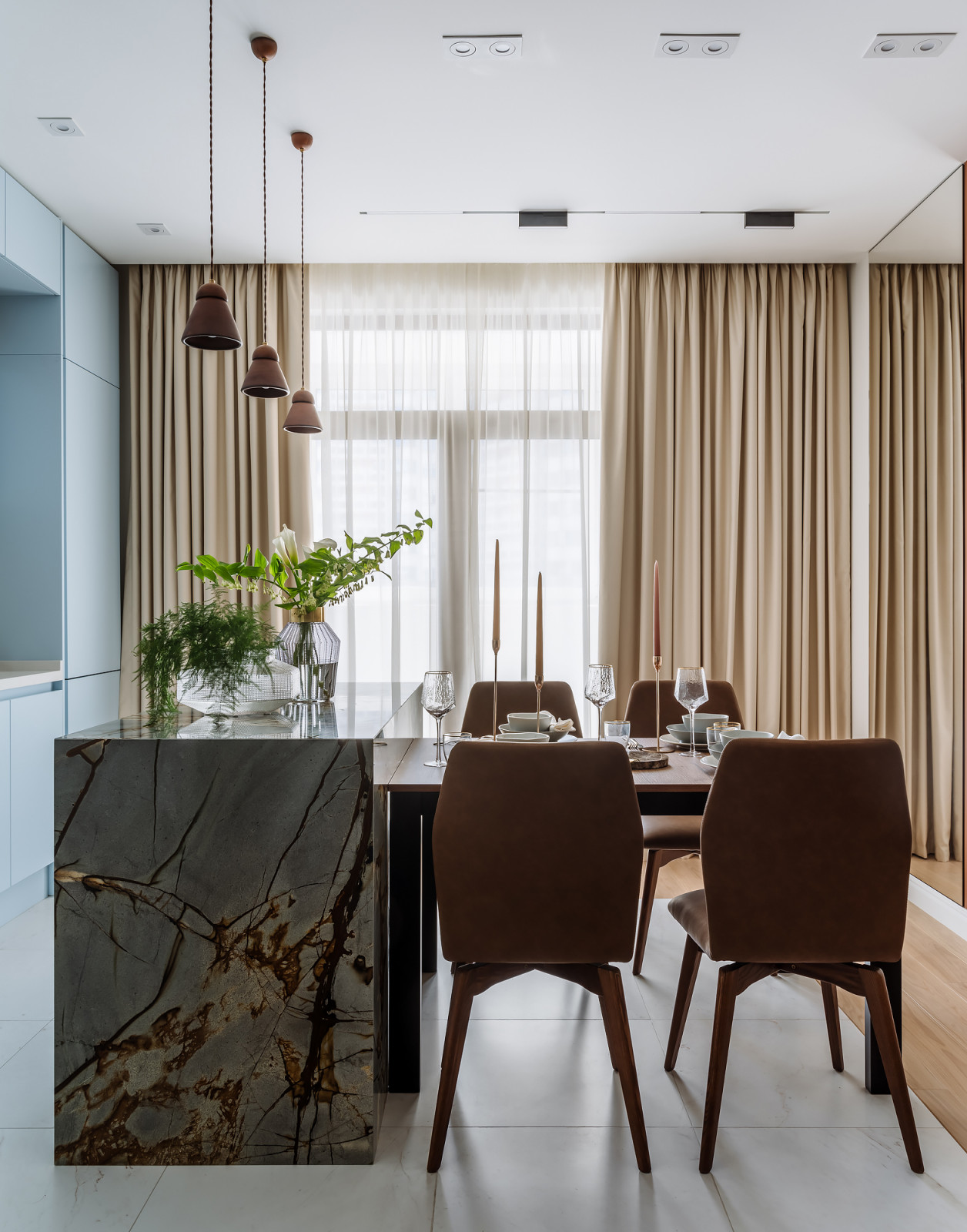 Проект недели: 24 кв.м. — кухня с двумя телевизорами