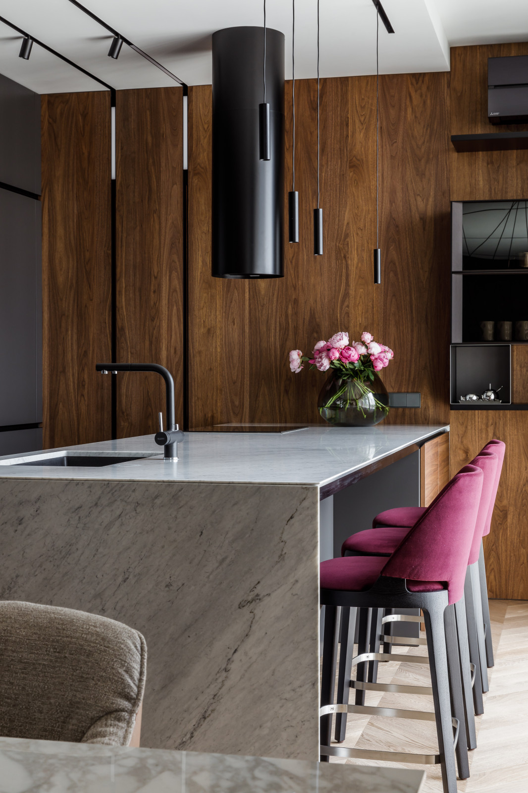 Houzz тур: Пентхаус с натуральными материалами в Краснодаре