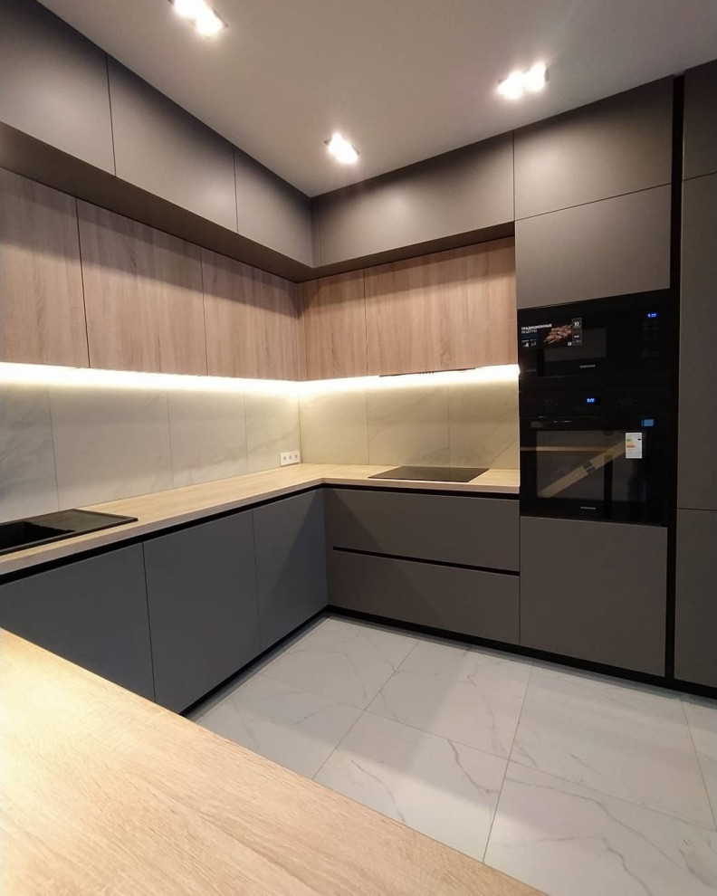 Кухня до потолка 2 ряда