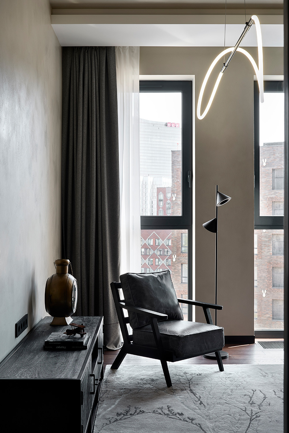 Квартира в доме с золотой аркой