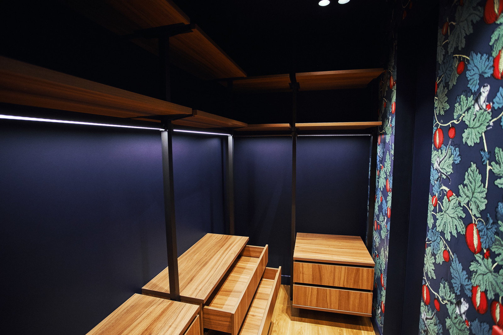 raumplus в интерьере квартиры на Минской, гардеробная UNO спальня