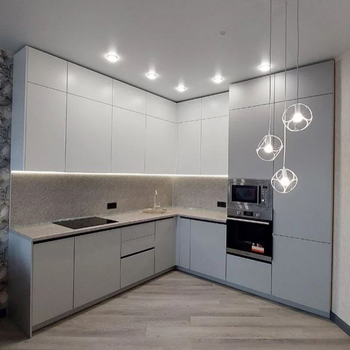 Кухня с ручками Gola