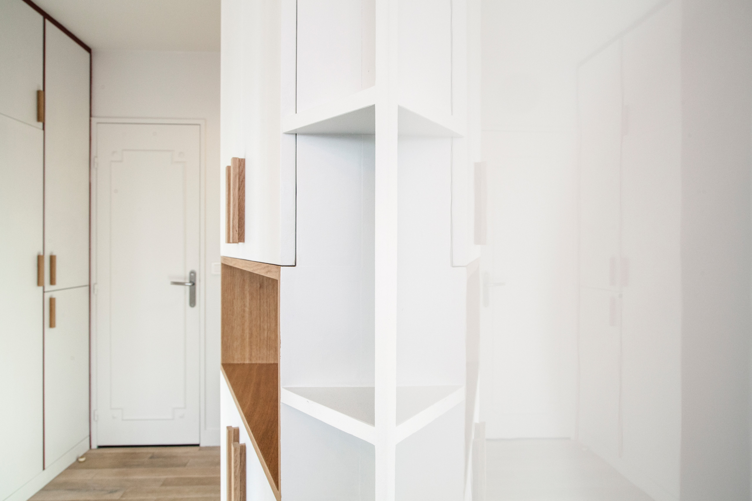 До и после: Микроапартаменты с причудливой стеной-столом