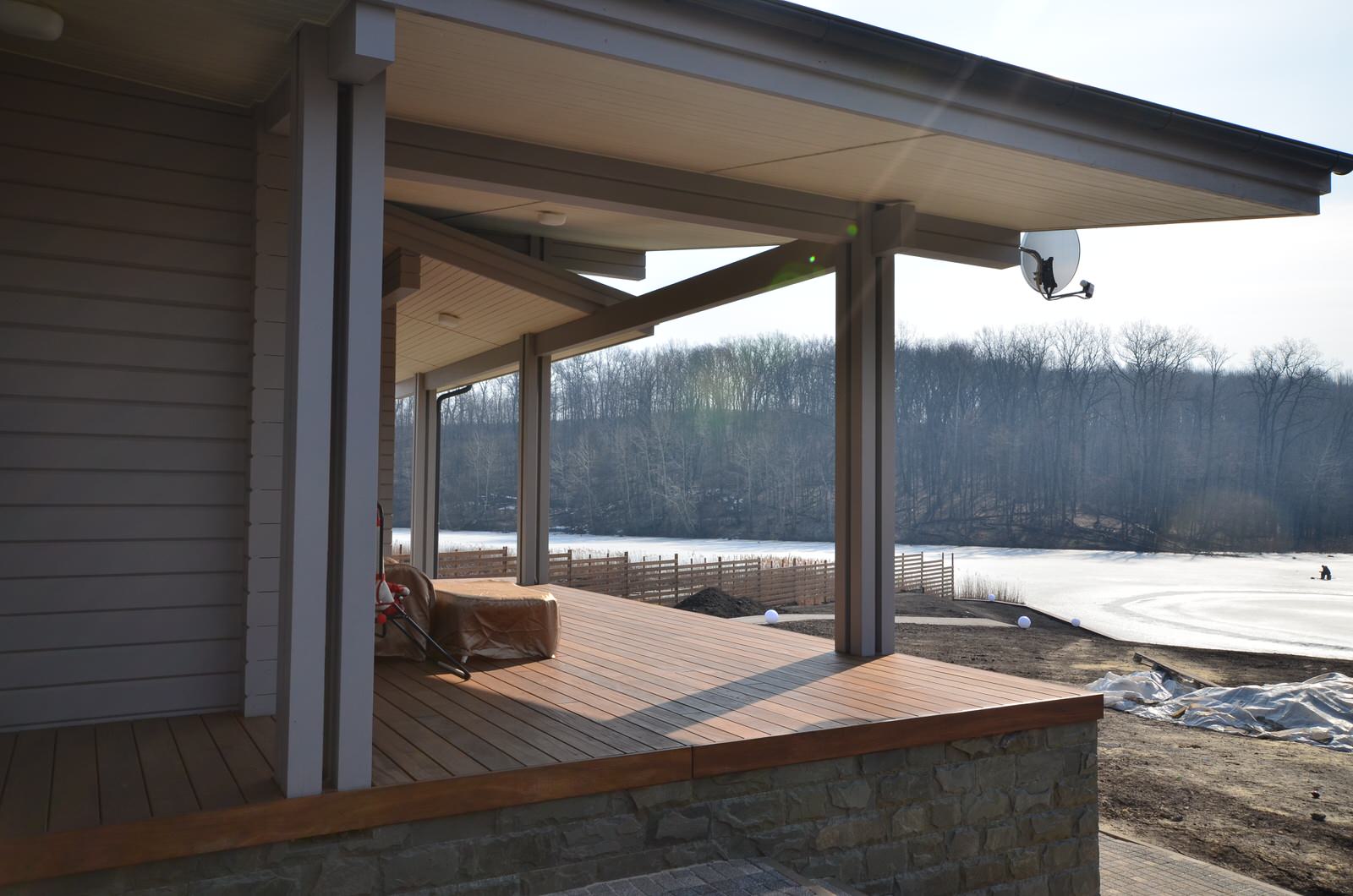 Hi Tech на берегу