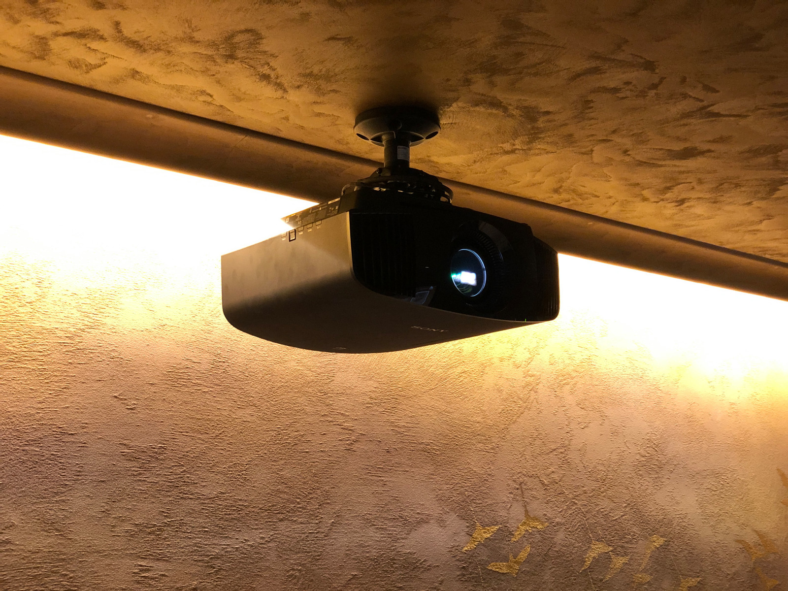 Обложка проекта: Приватный домашний кинотеатр в восточном стиле