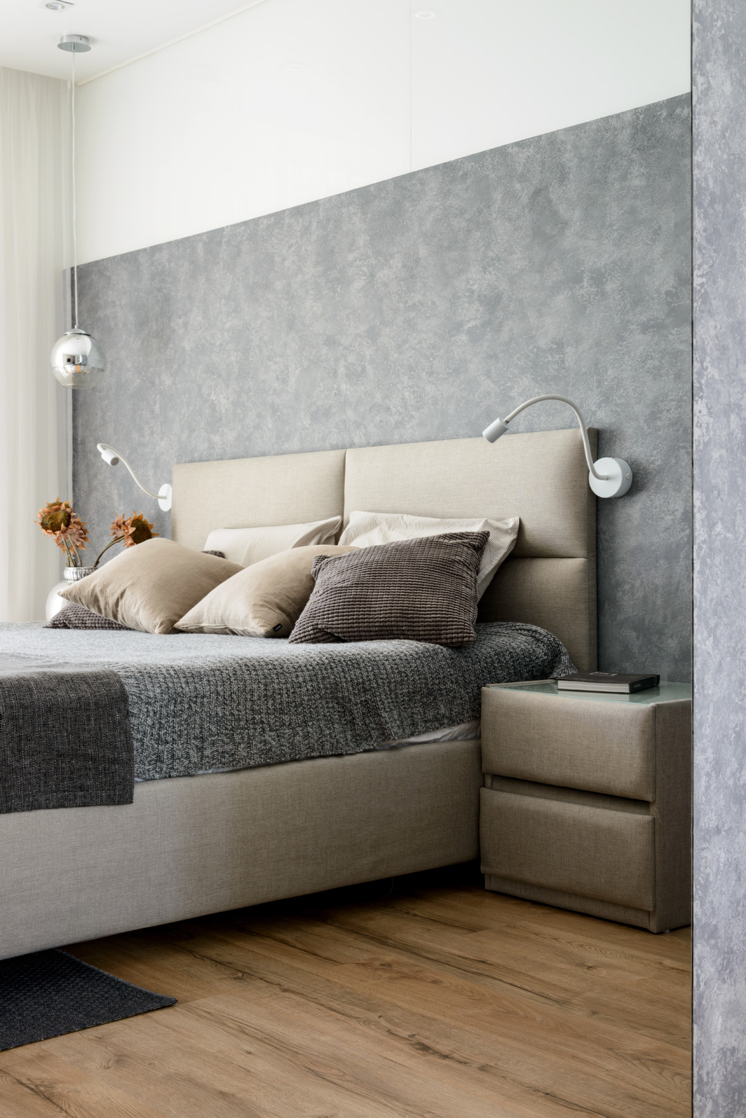 Камень и дерево в центре Сибири