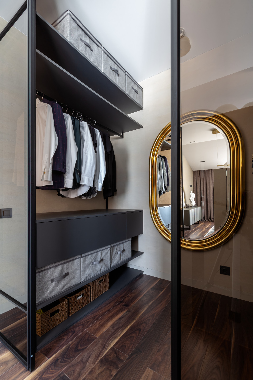 На берегу большой реки