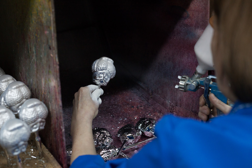 Портрет: Российские новогодние игрушки от фабрики «Елочка»