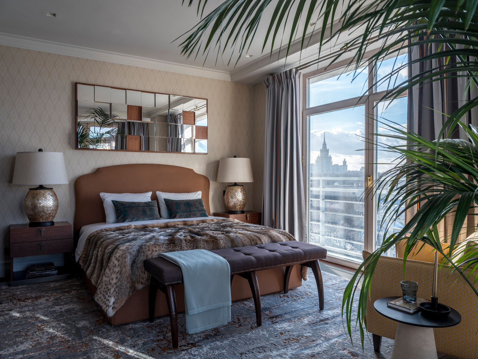 Обложка проекта: Interior with a view - Интерьер с видом на МГУ