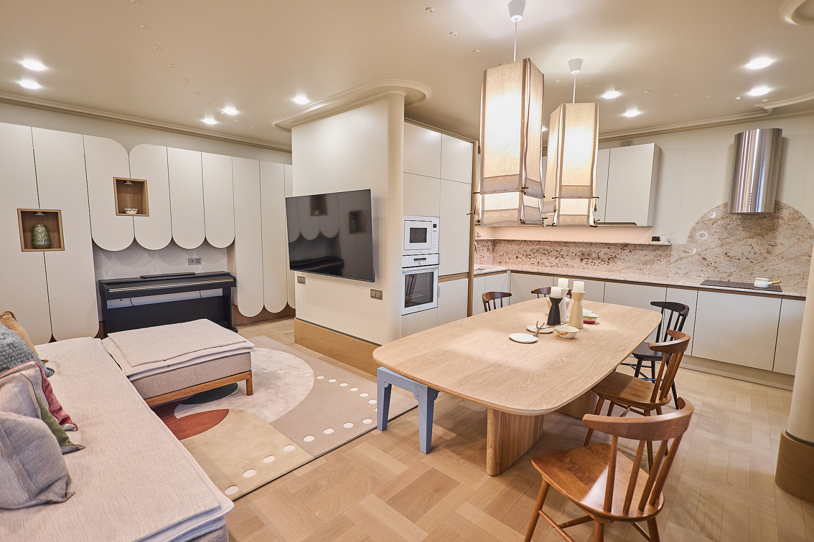 Кухня-столовая с завитком гюль