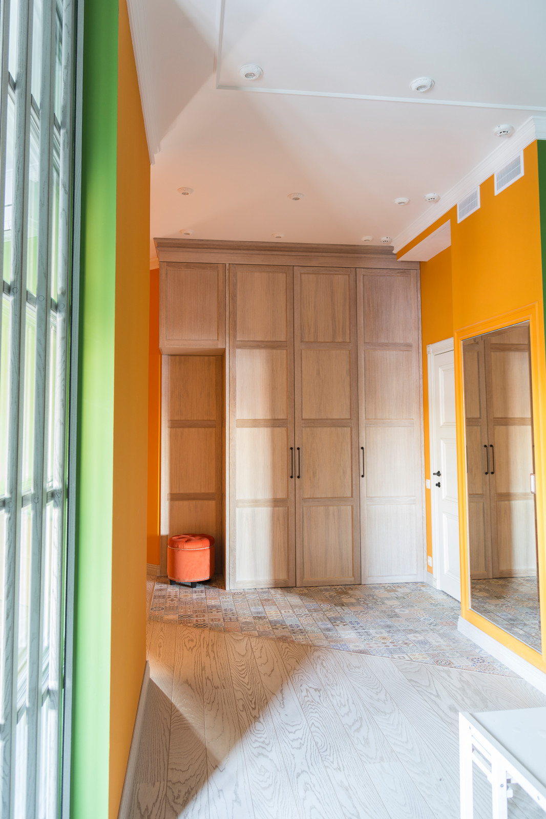 Обложка проекта: Встроенный шкаф в детскую из массива дуба