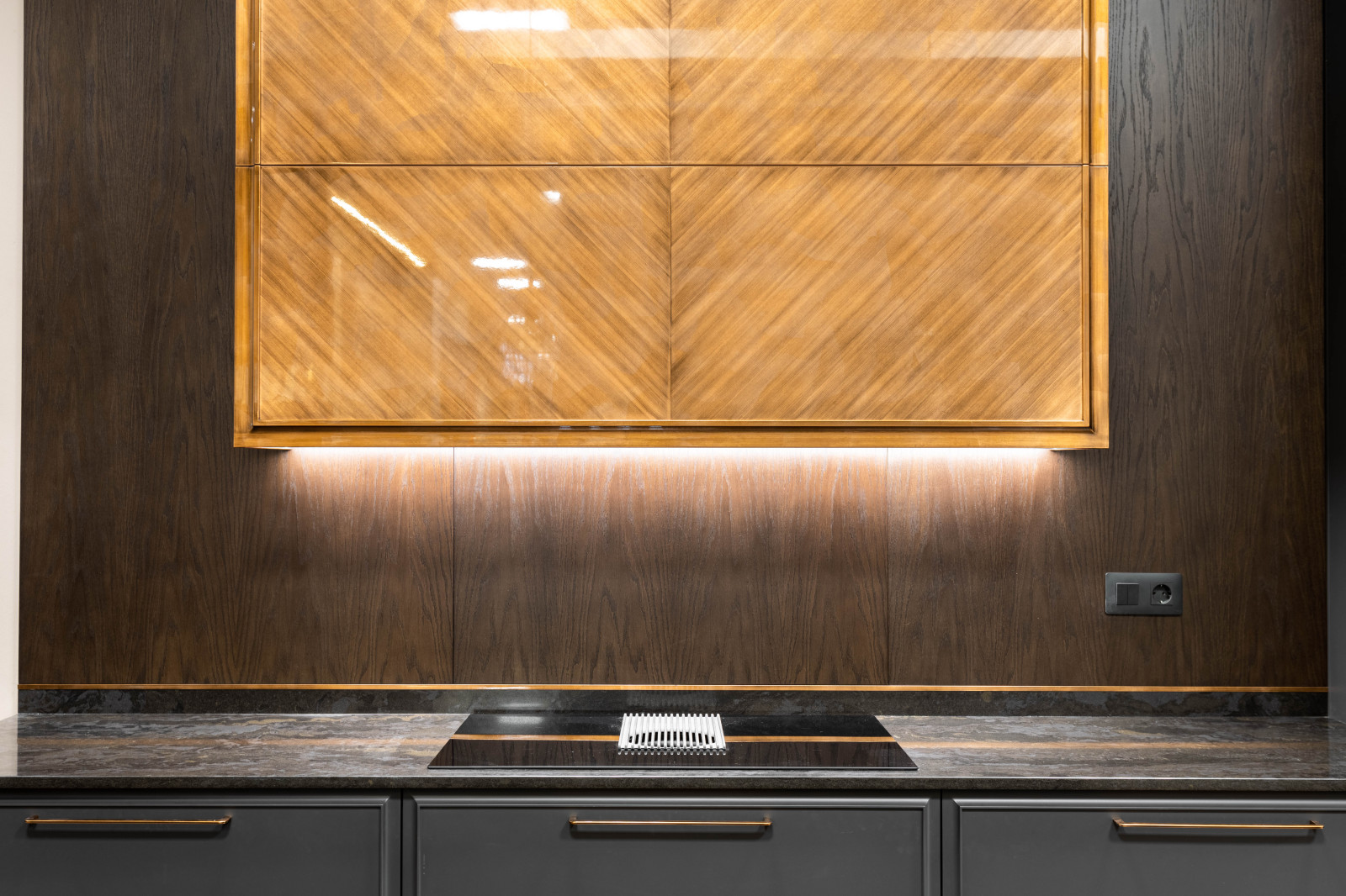 Кухня. Doorus. Vicostone Amadeus