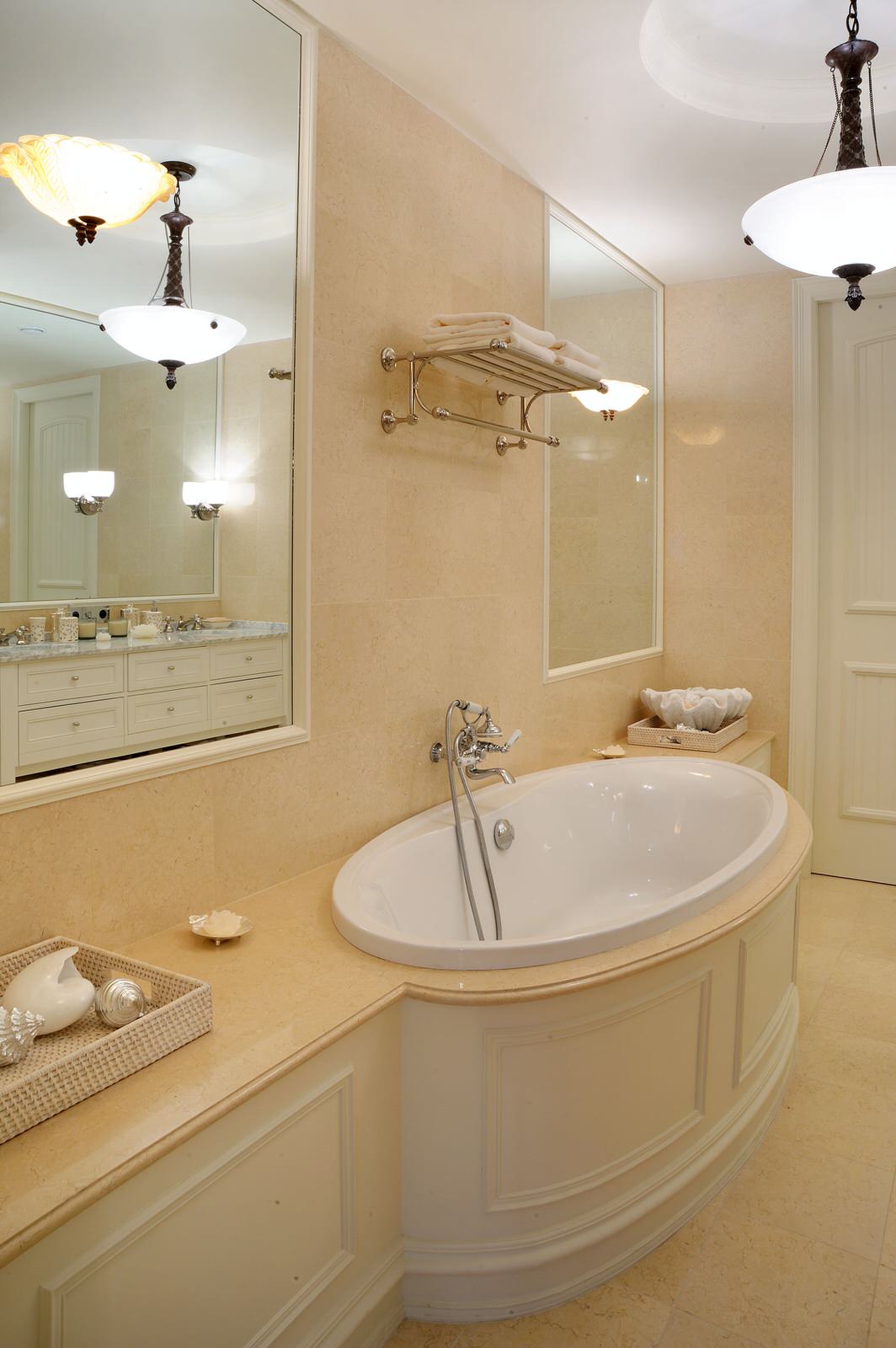 Houzz тур: Два этажа классики с элементами шинуазри