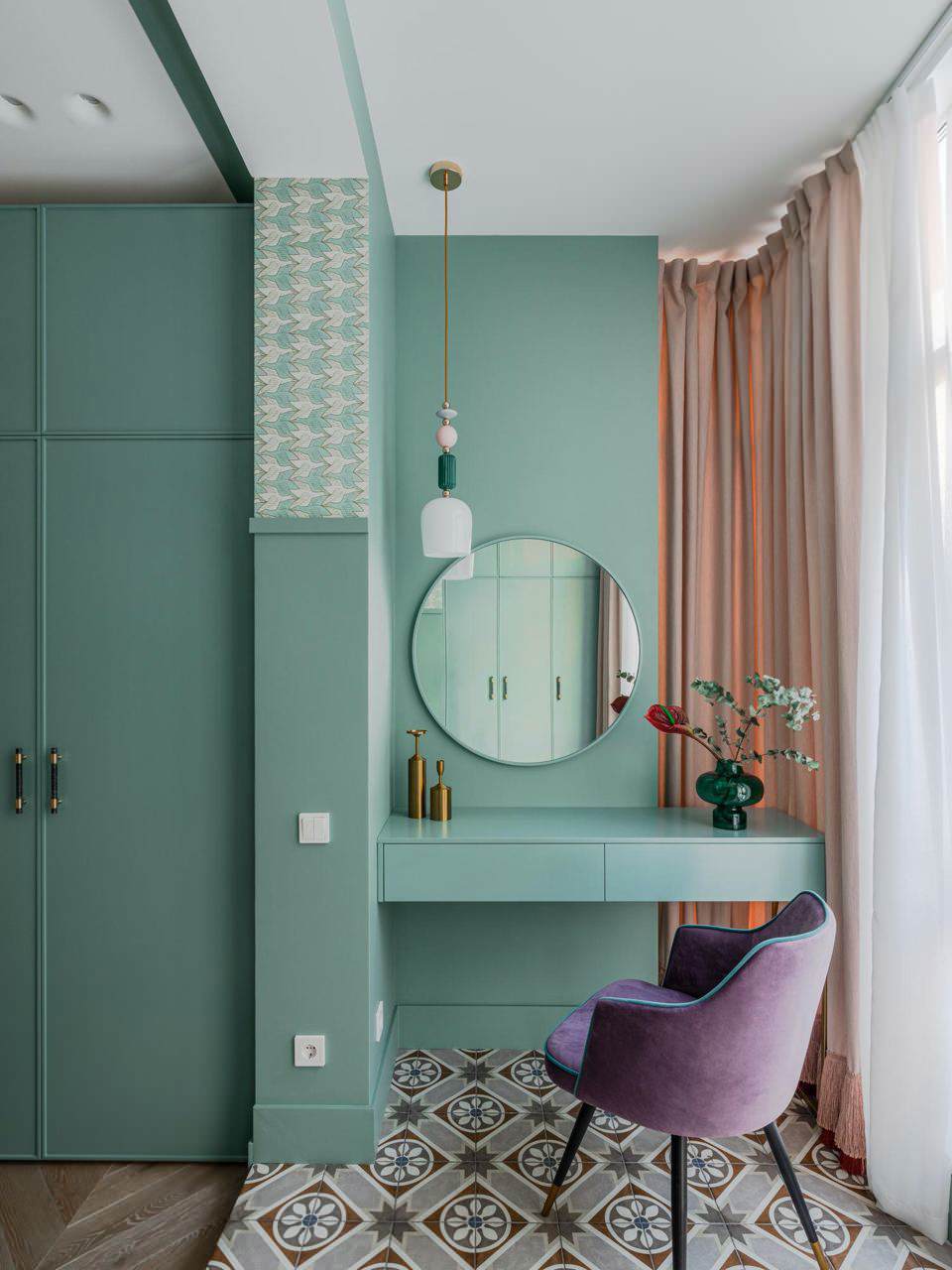 Отделка рабочего места декоративной штукатуркой