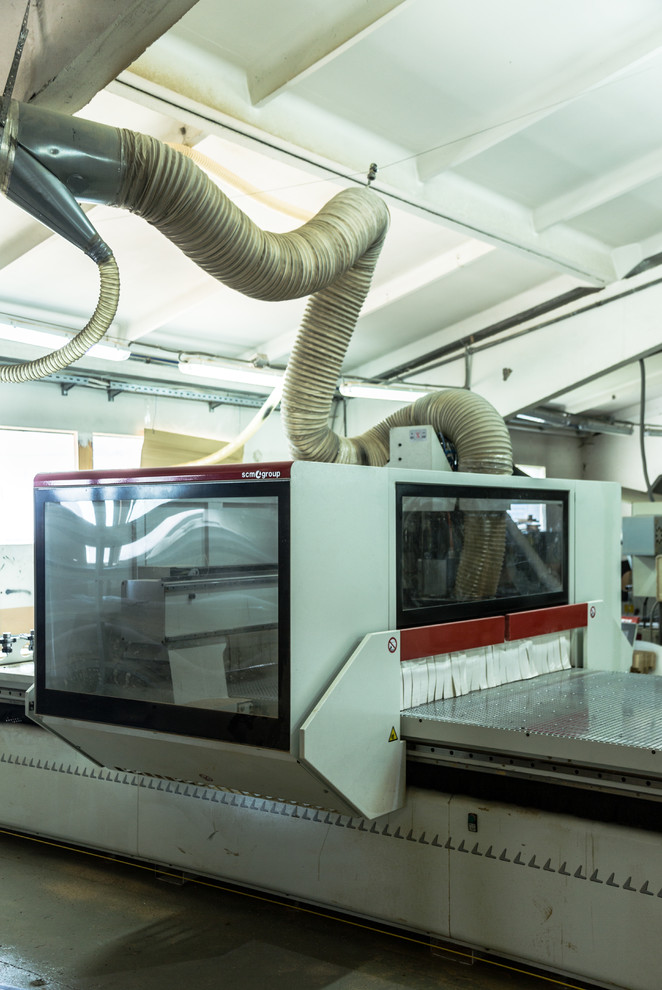 Портрет: Модернизм и эстетика в мебели Woodi Furniture