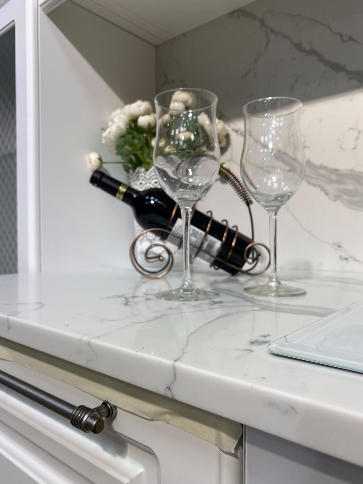 Обложка проекта: Столешница и фартук под мрамор для светлой кухни