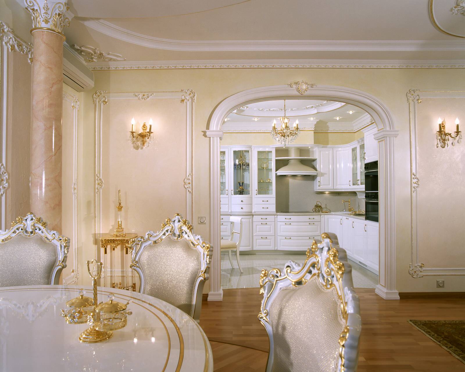 Роскошная квартира в классическом стиле с мебелью ASNAGHI