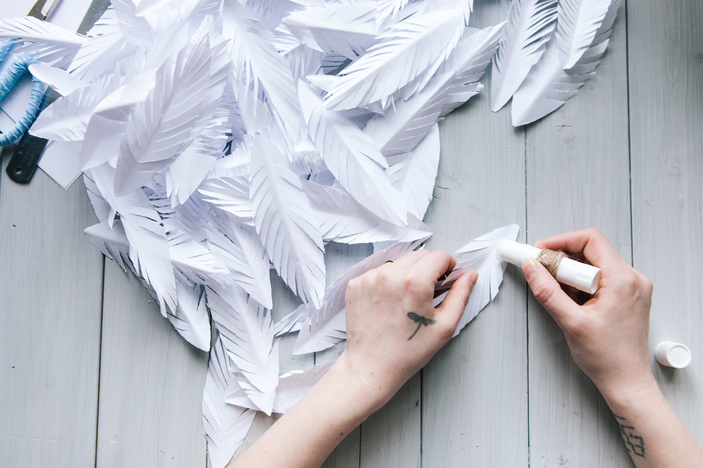 DIY: Как декорировать абажур бумажными перьями своими руками