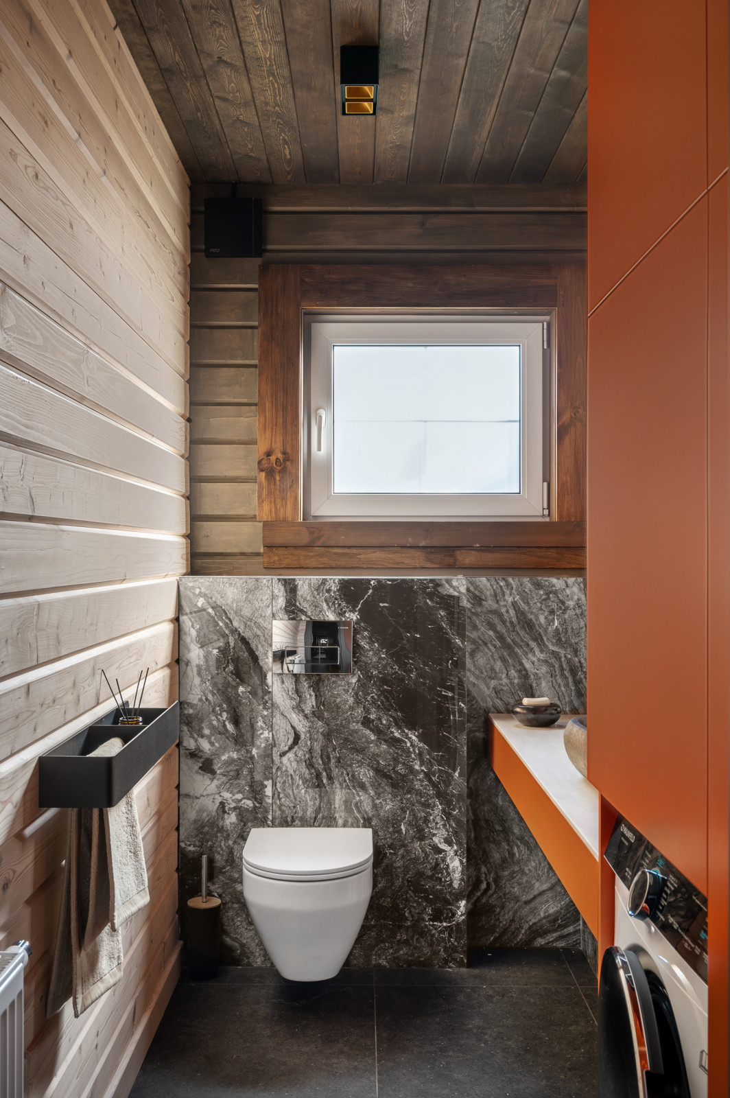 Банный дом 66 м² в темных тонах