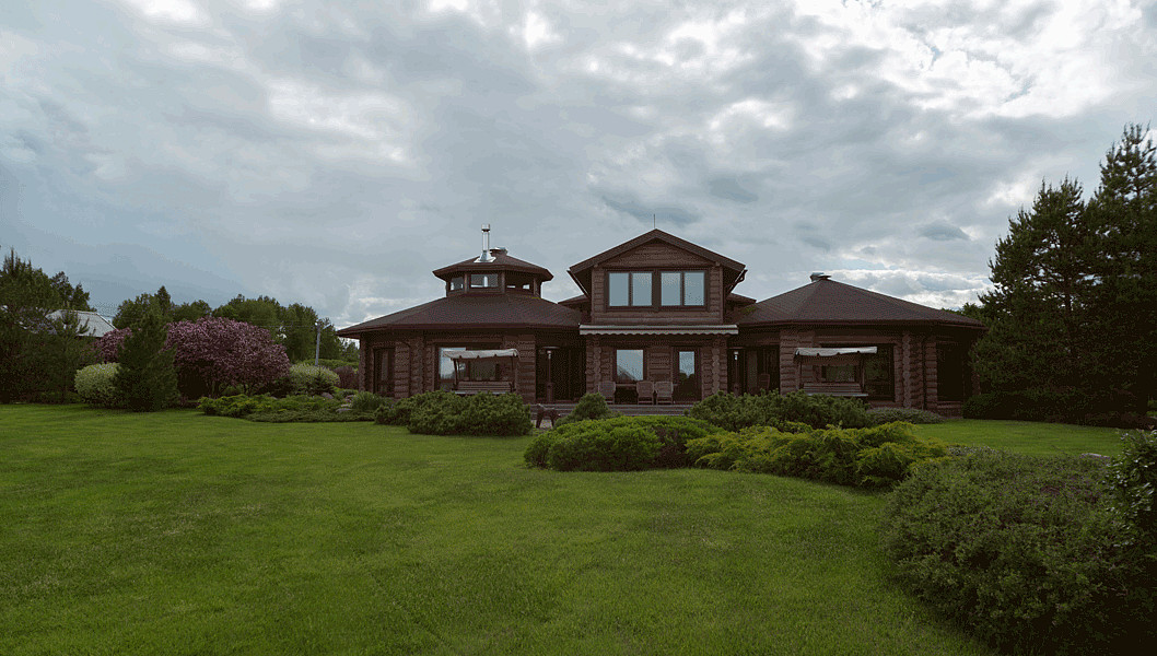 Участок на берегу реки