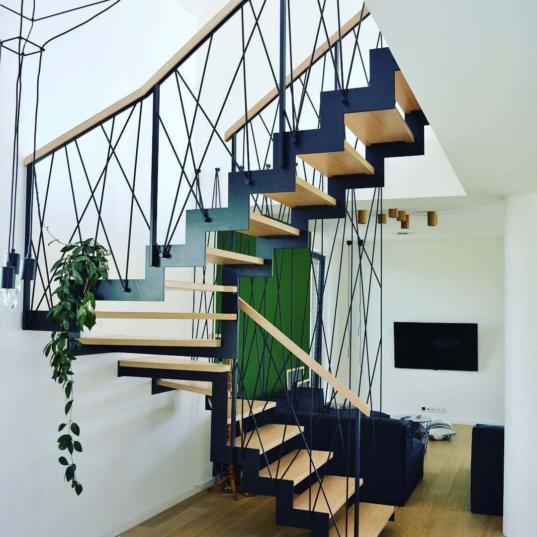 Современная лестница с перилами лофт