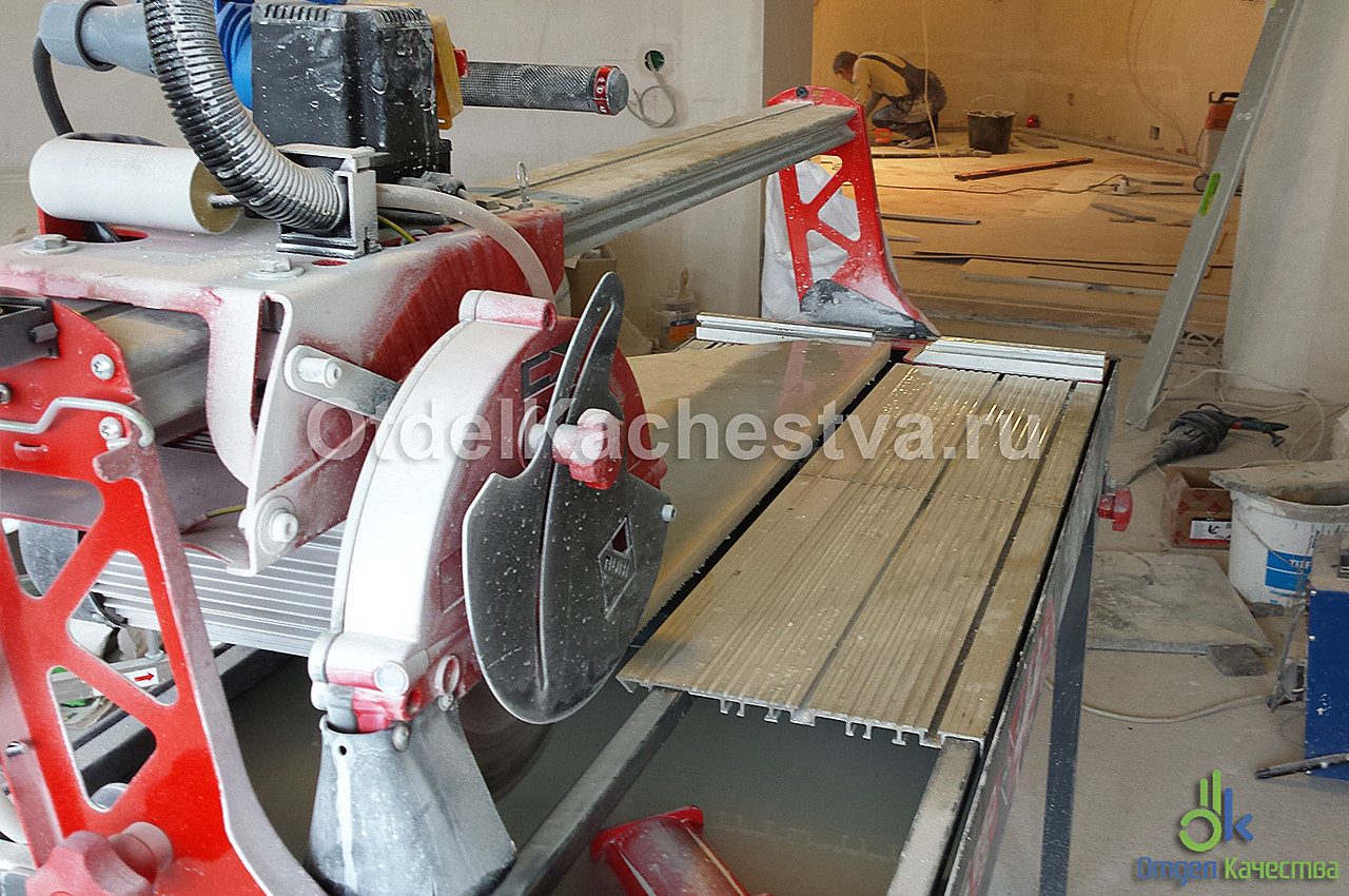 Укладка мрамора в кухне-столовой