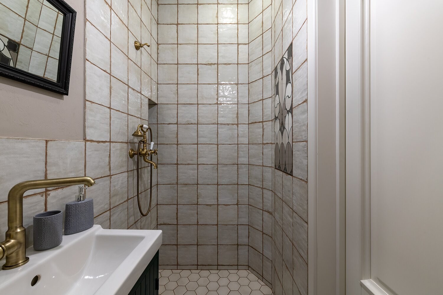 Просто фото: Сантехника для маленькой ванной —  27 примеров