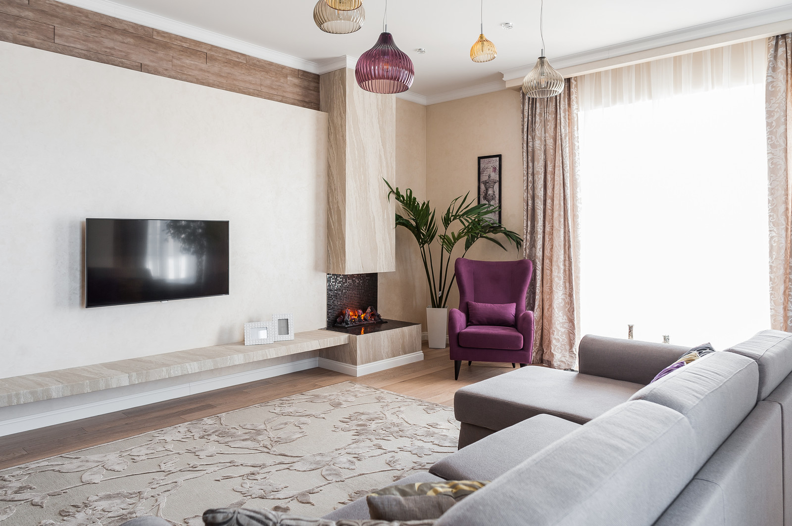 Загородный дом с розовой столовой