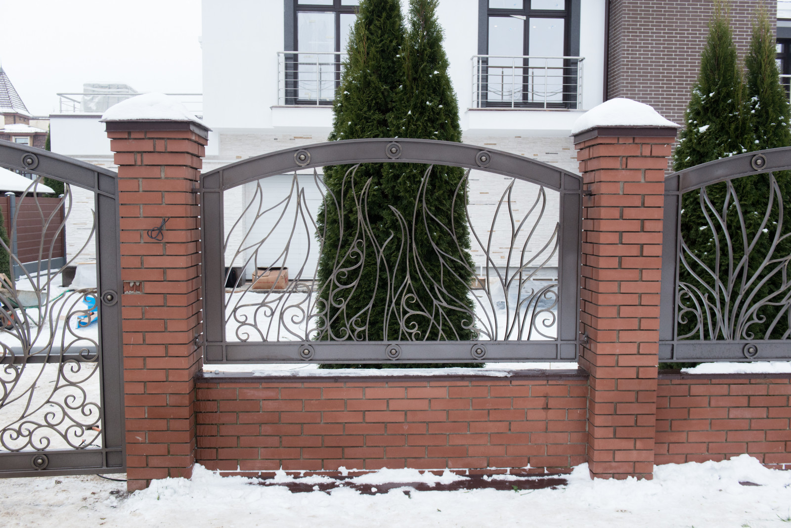 Декоративные ворота и ограждения по эскизу заказчика