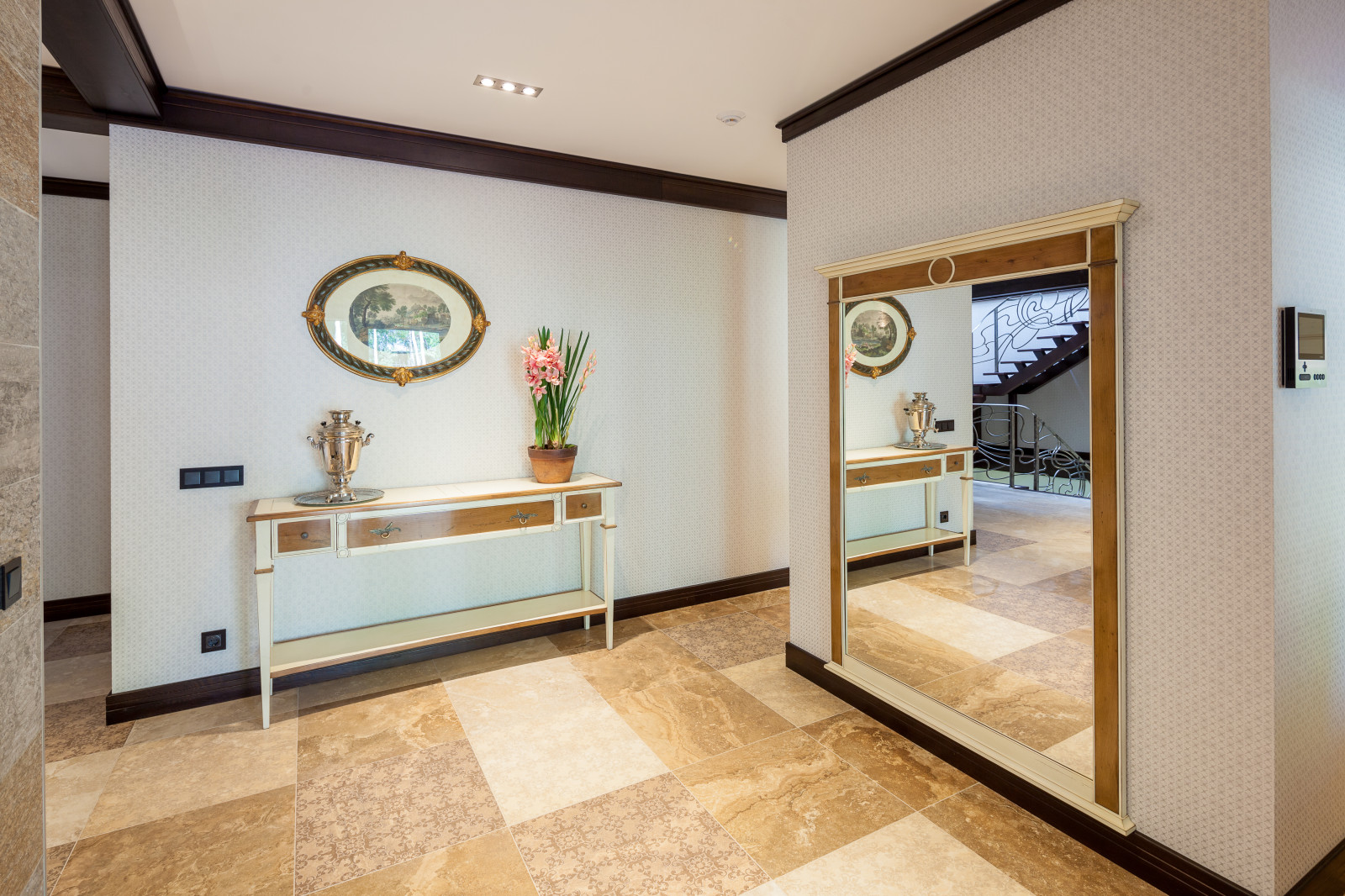 Интерьер трехэтажного загородного дома в Нижегородской области