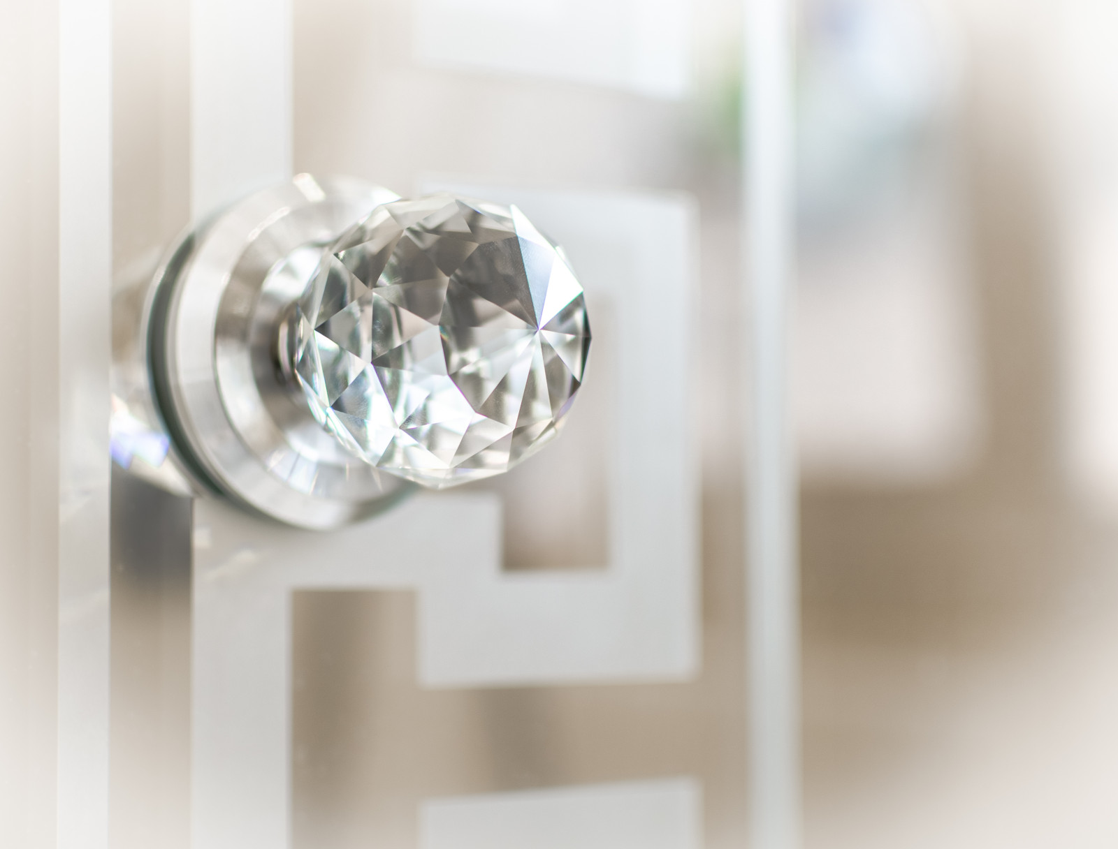 Раздвижные душевые перегородки из закаленного стекла