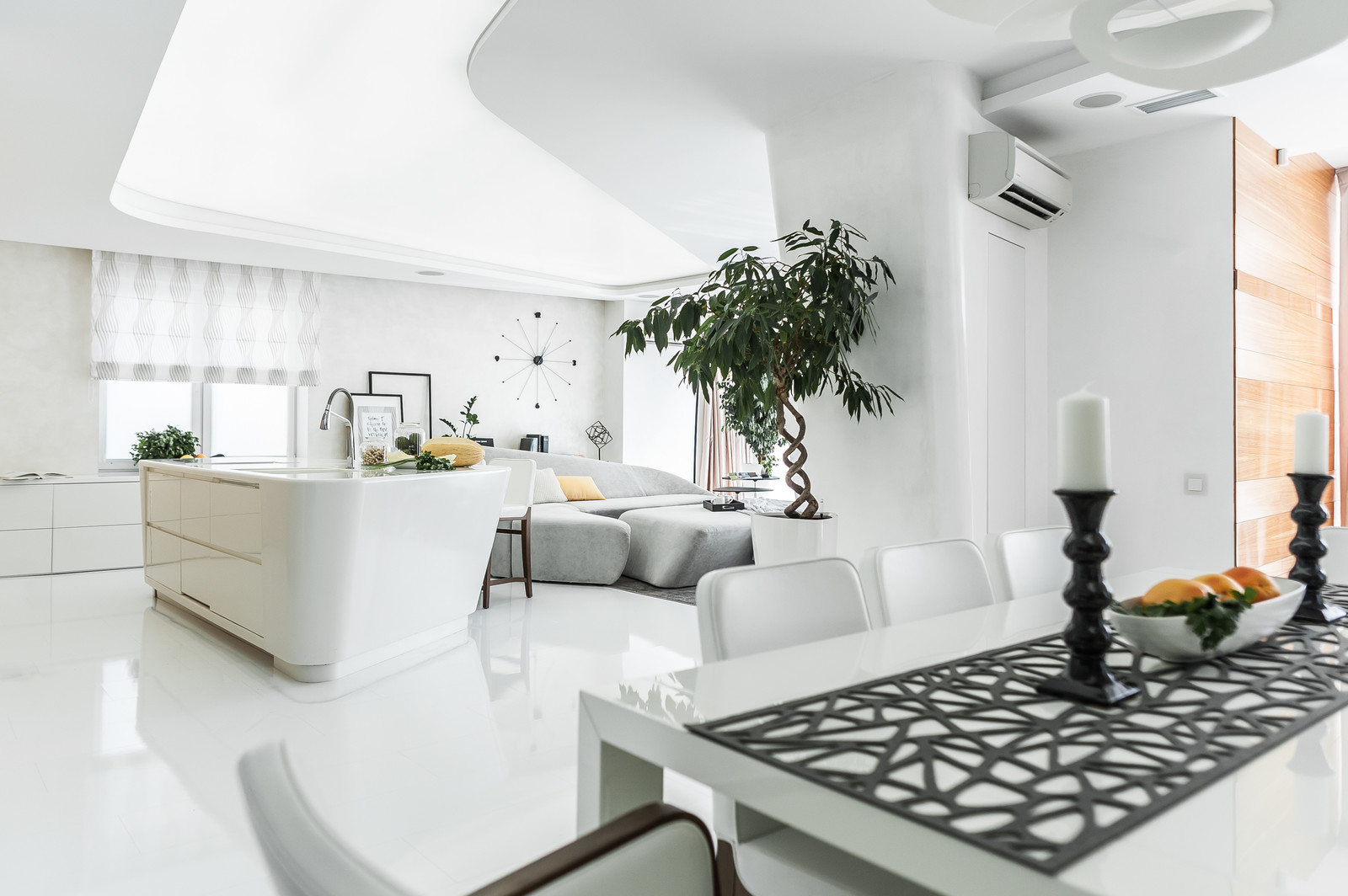 Светлый hi-tech