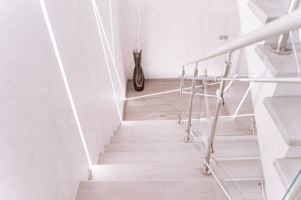 Проект 9 - Лестница в стиле Hi-Tech с подсветкой ступеней