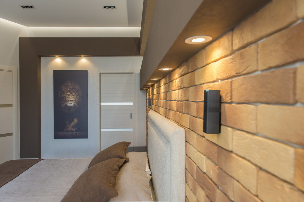 Частная квартира для него