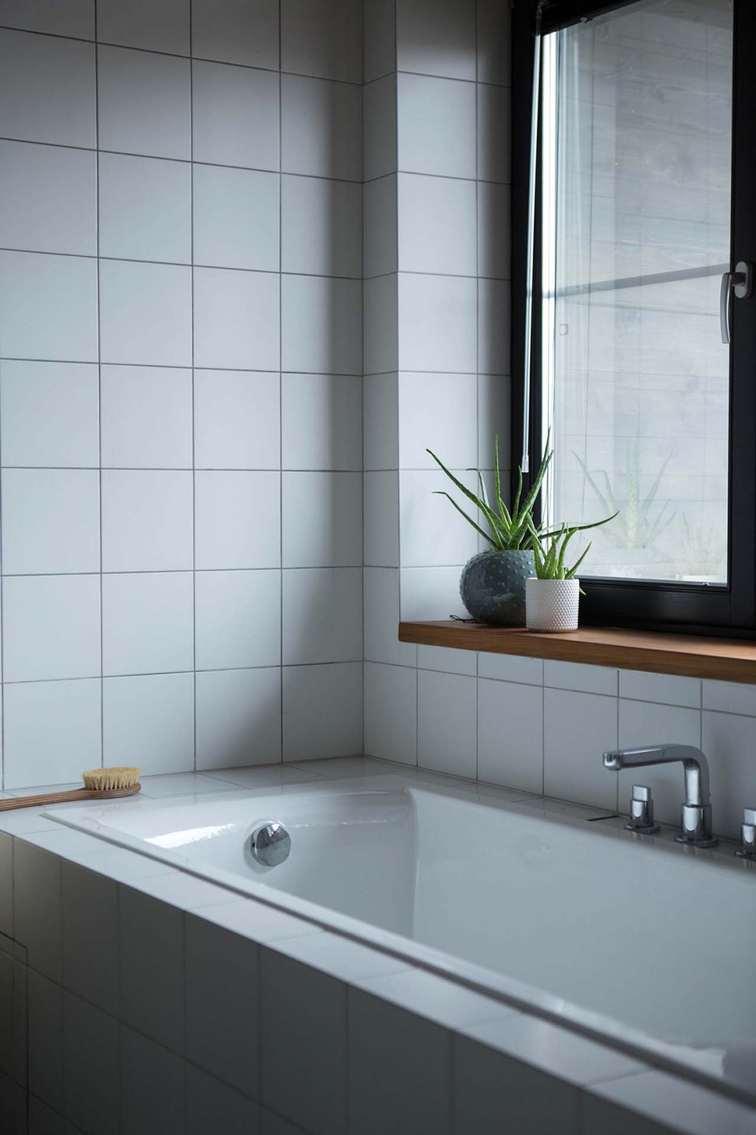 Ванна в санузле при главной спальне