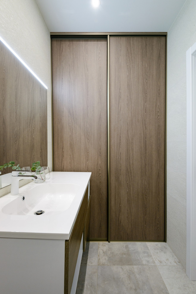 Камень и дерево в центре Сибири