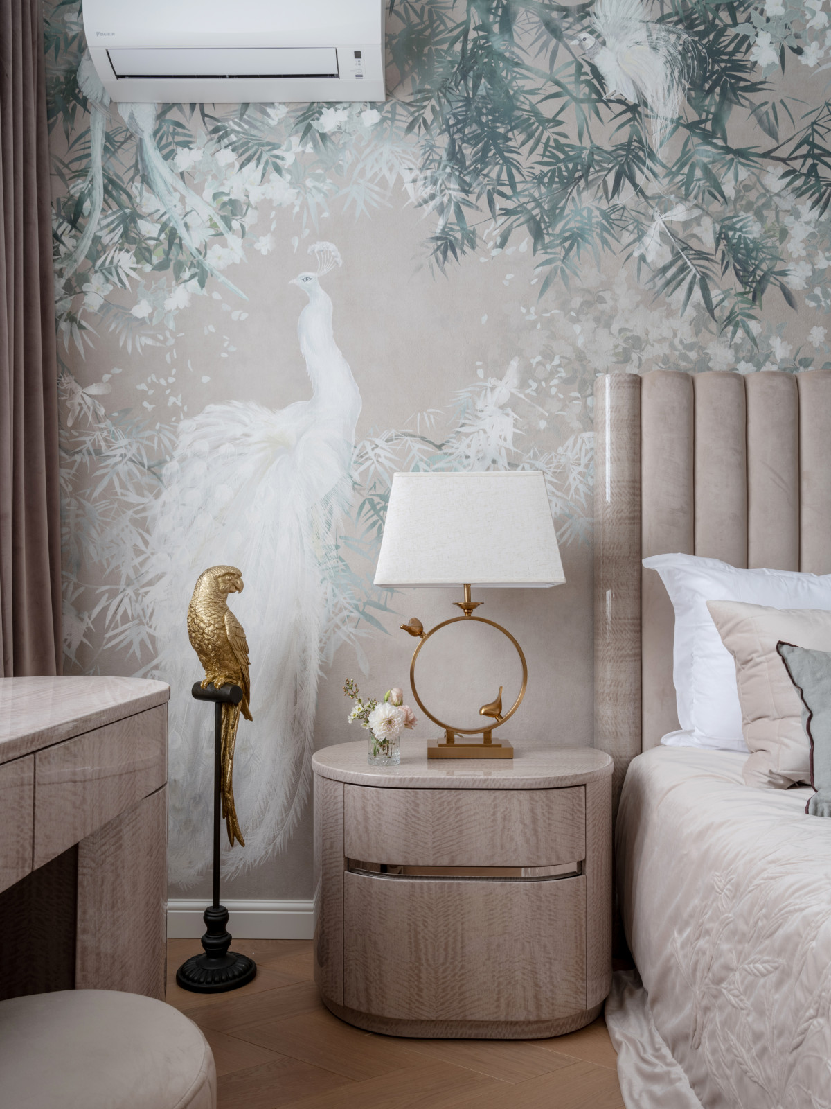 Обложка проекта: Красивая квартира с видом на реку (реализация)