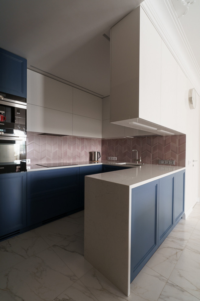 Кухня с ящиками, закрепленными на потолке