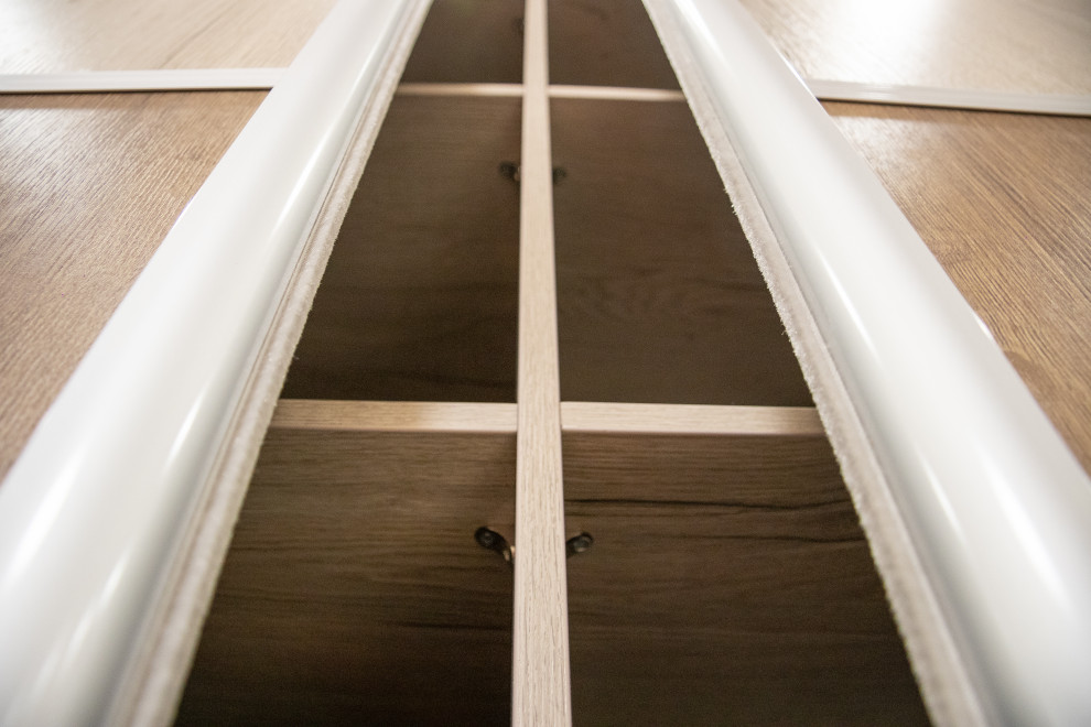 Гардеробная комната на цокольном этаже