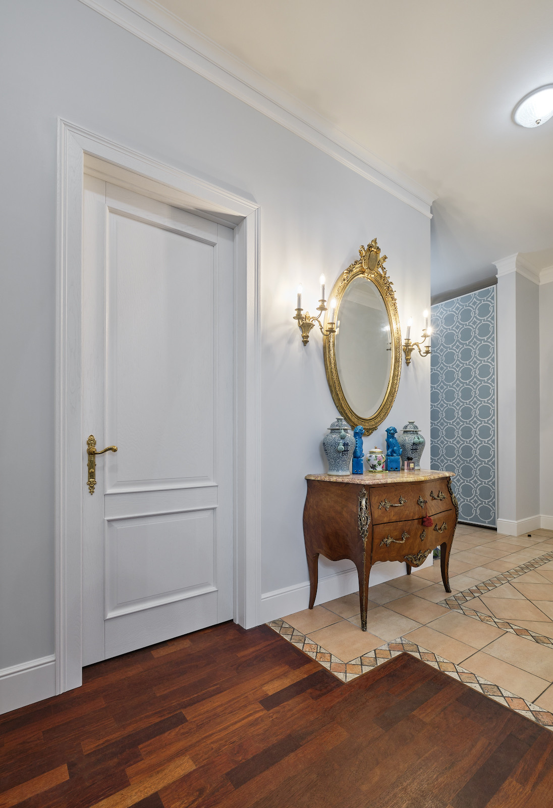 Классический интерьер с Орлеаном в отделке дуб