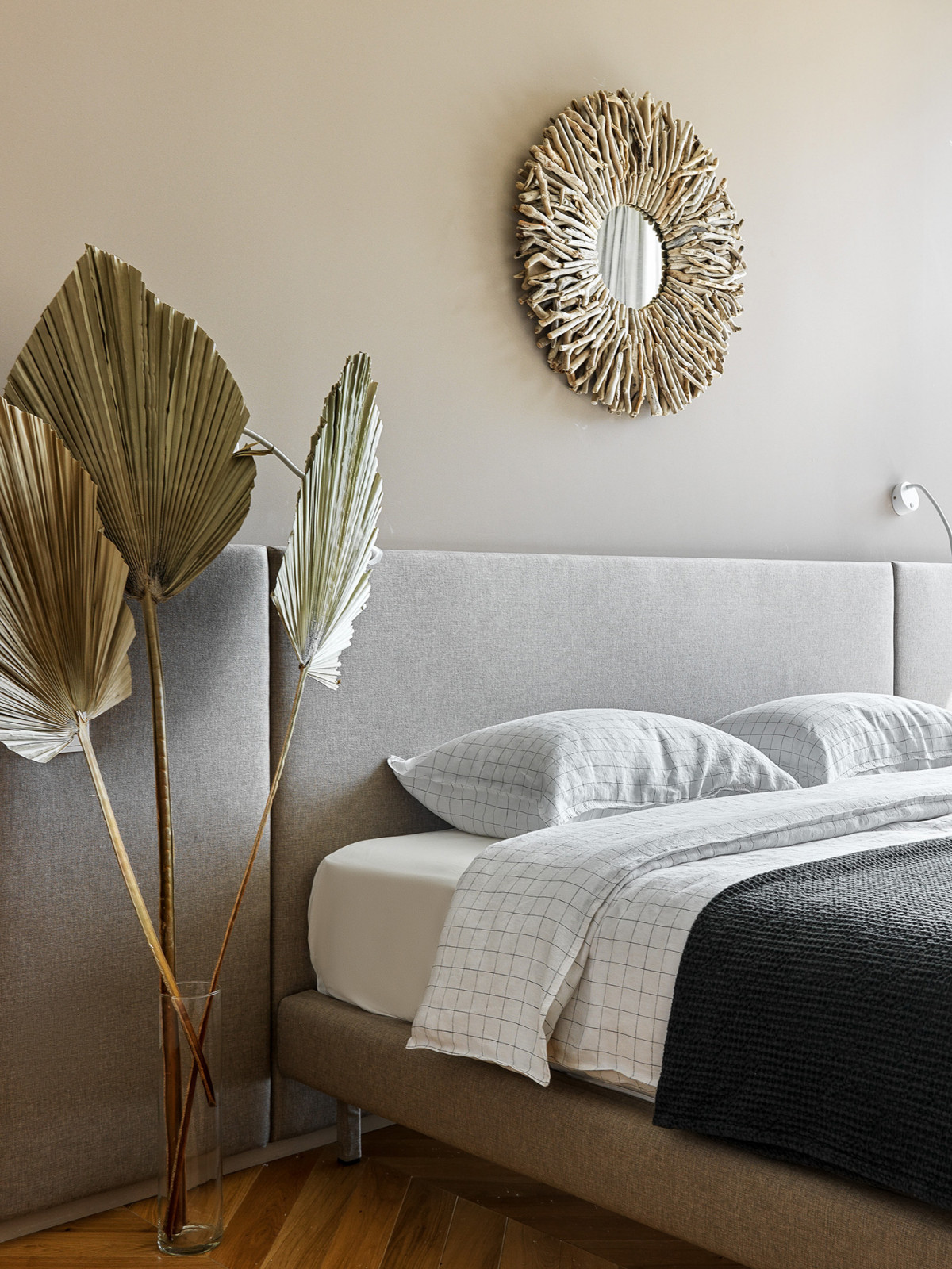 Seaside apartment with a sence of air