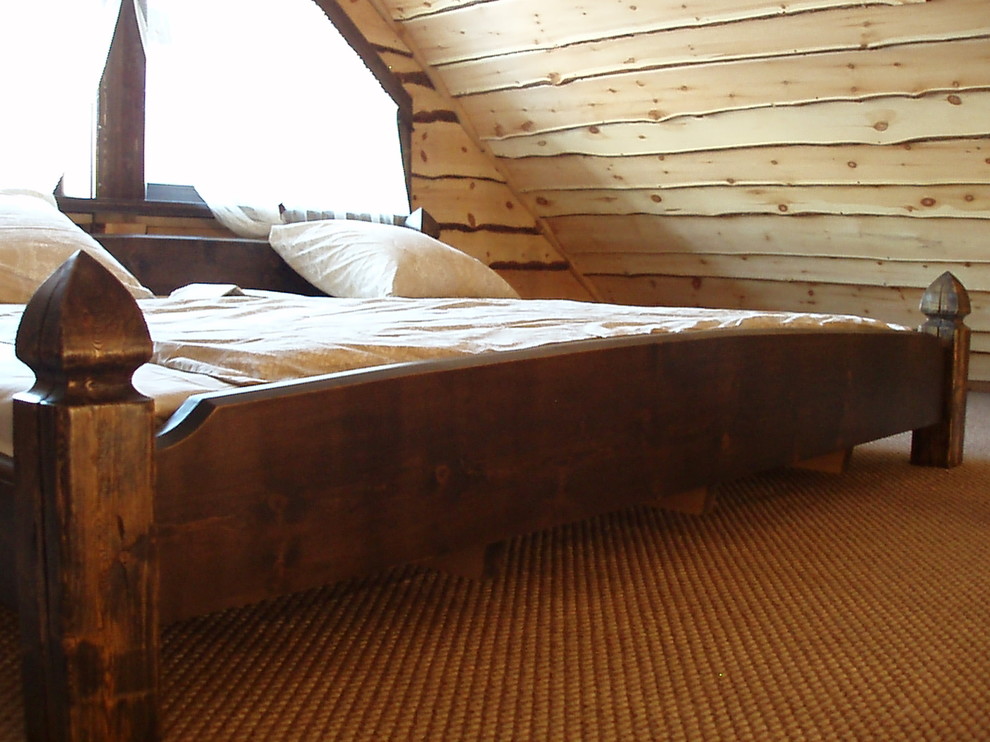 Домик в деревне, кровать в ренесансном стиле шириной 2,5 метра