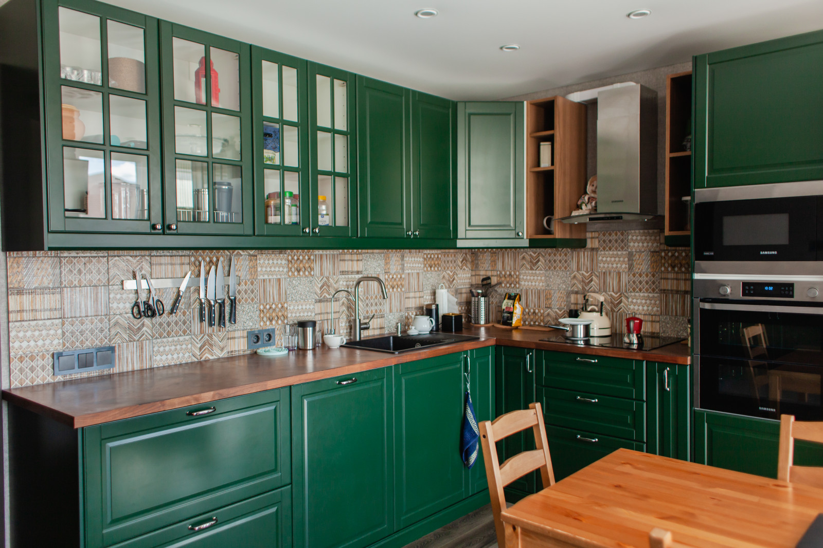 2х комнатная квартира Свиридова 14