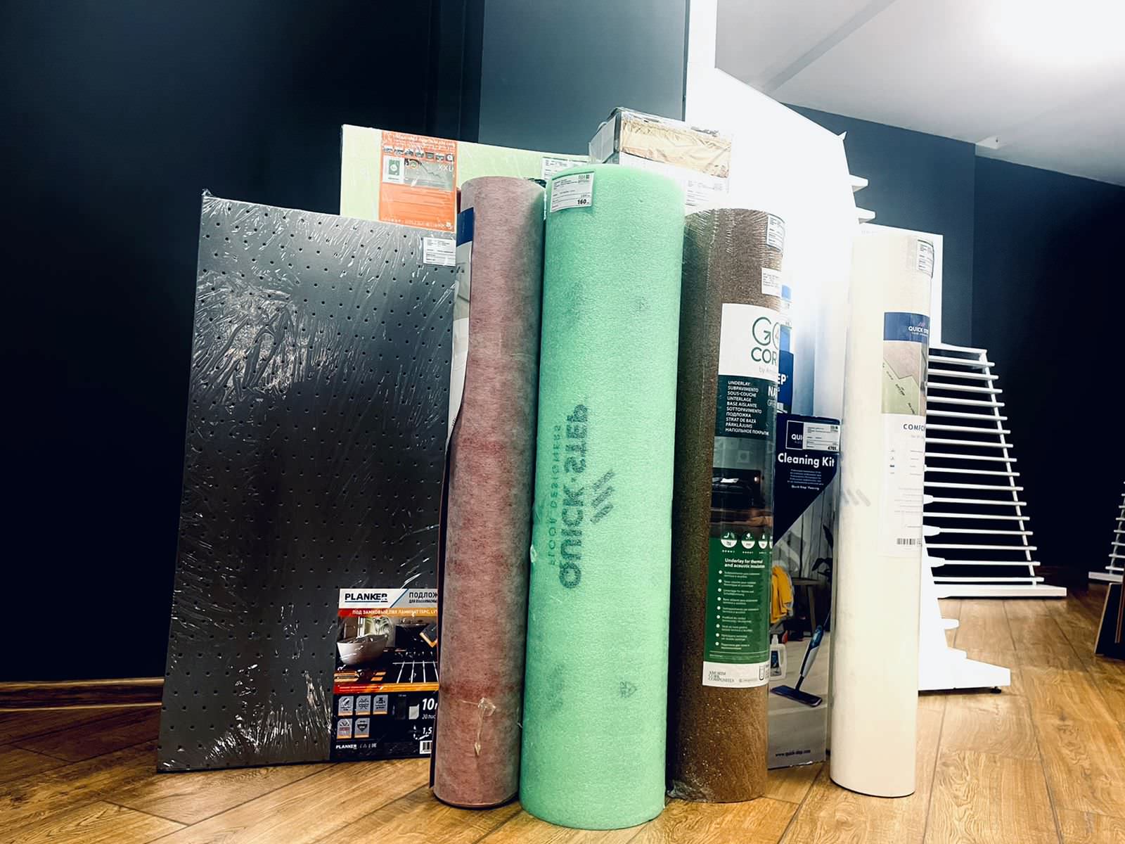 Пол Страны , шоурум