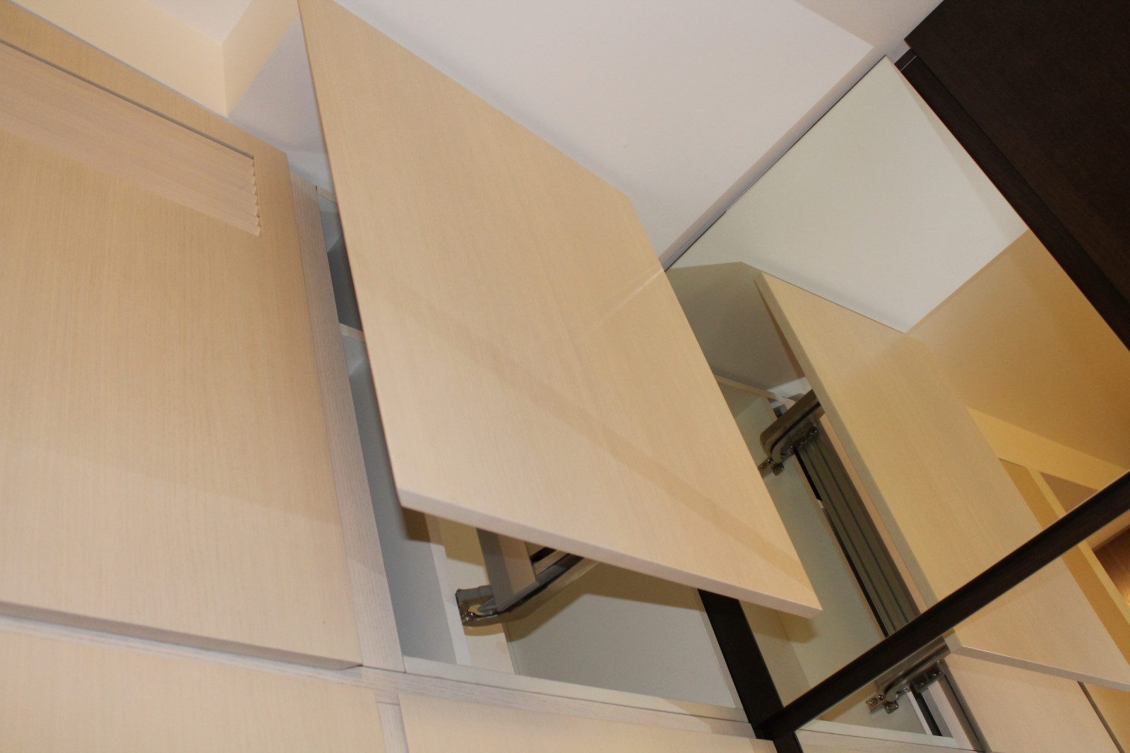 Шкаф до потолка: нюансы выбора