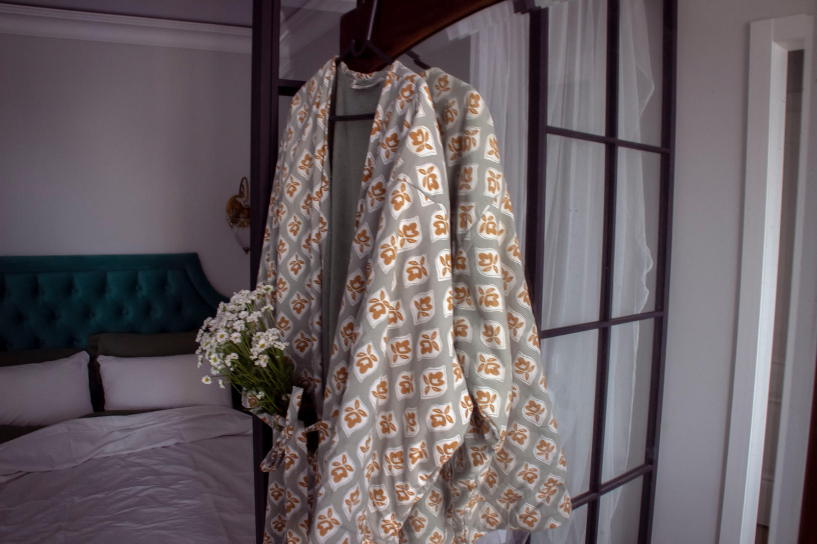 Квартира с антикварной мебелью для театрального критика