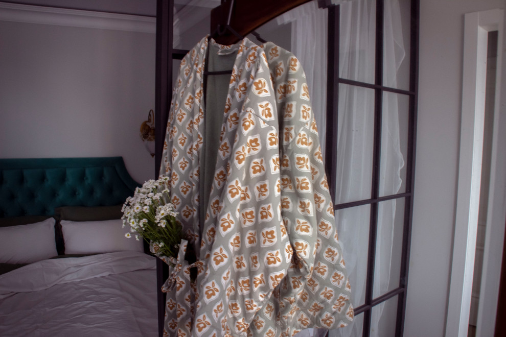 Квартира с антикварной мебелью для театрального критика