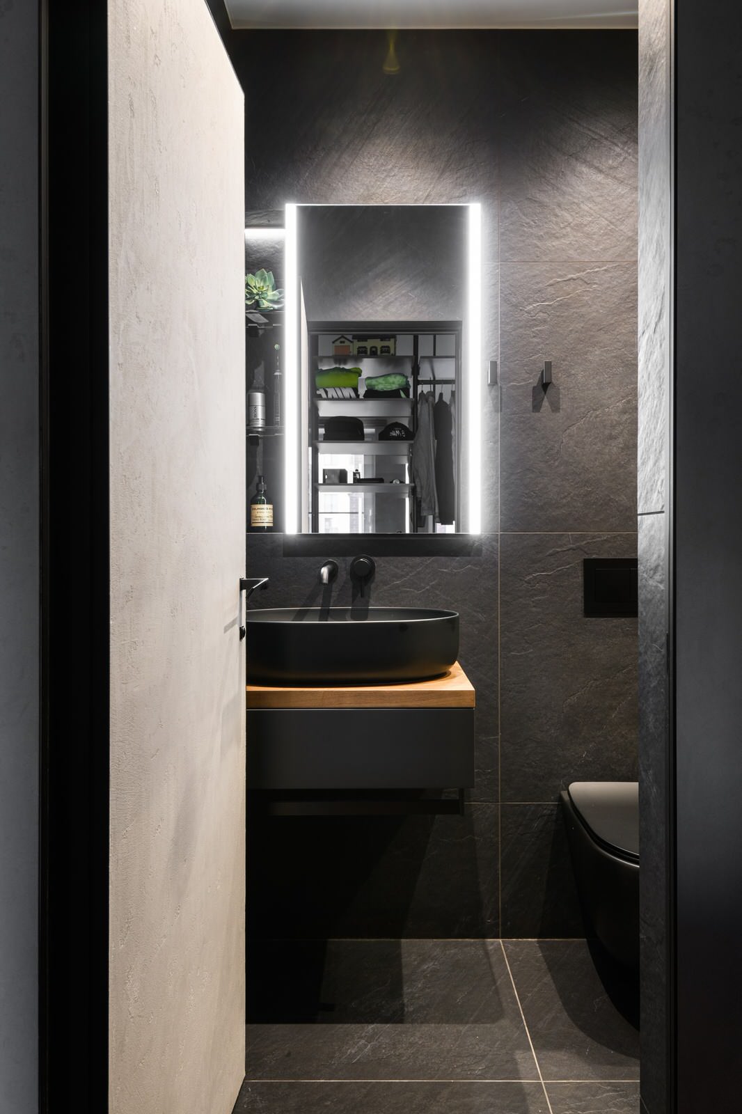 Трехкомнатная квартира с санузлом при спальне