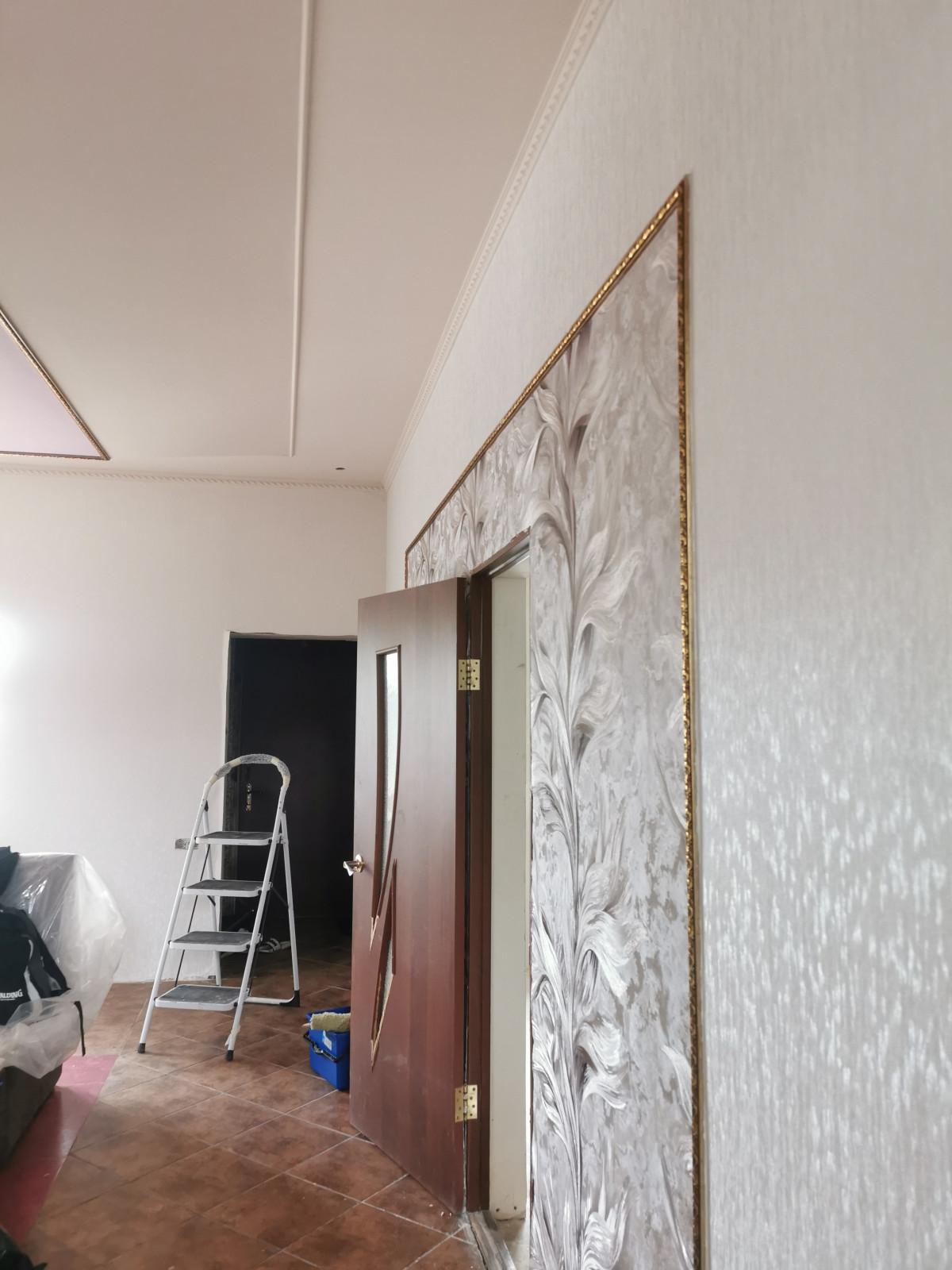 Обложка проекта: Коттедж 9 января Поклейка обоев